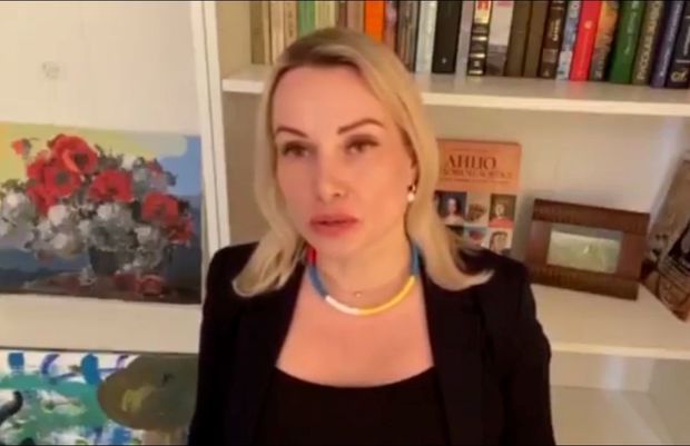 Canlı efirdə müharibəyə etiraz edən qadın danışdı -  VİDEO