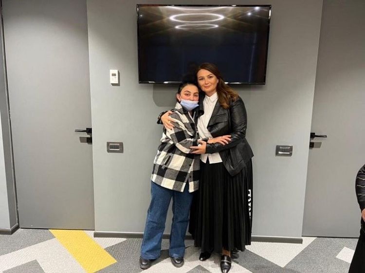 Qənirə Paşayeva şəhid Həsən Həsənovun həyat yoldaşı ilə görüşüb - FOTO