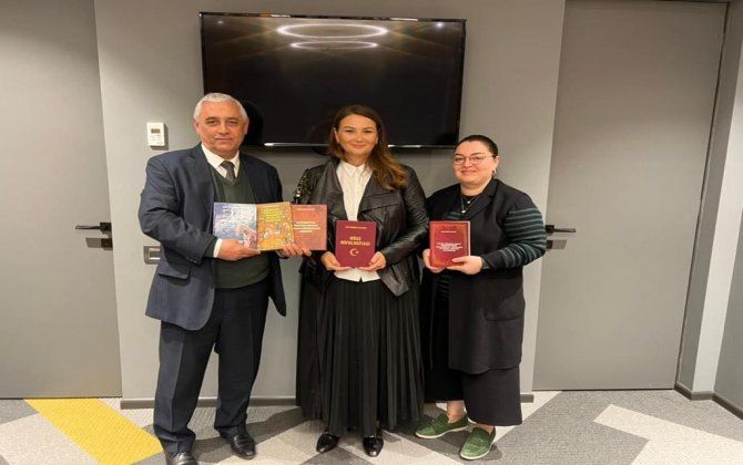 Qənirə Paşayeva professor Seyfəddin Rzasoyu  yubileyi münasibəti ilə təbrik edib