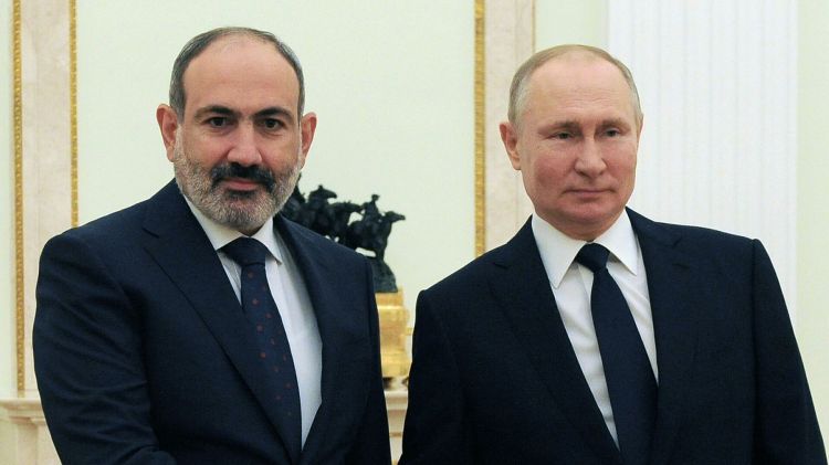 Putin Paşinyanla Qarabağdan danışdı