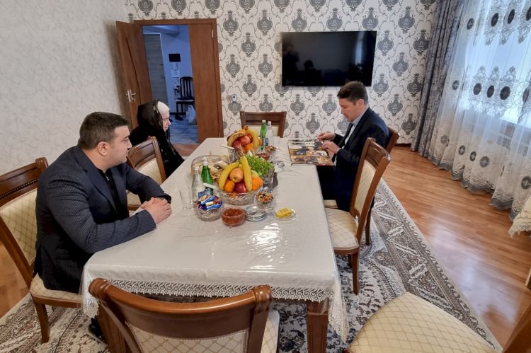 Anar Kərimov şəhid Vüqar Məmmədovun ailəsini ziyarət edib -  FOTO
