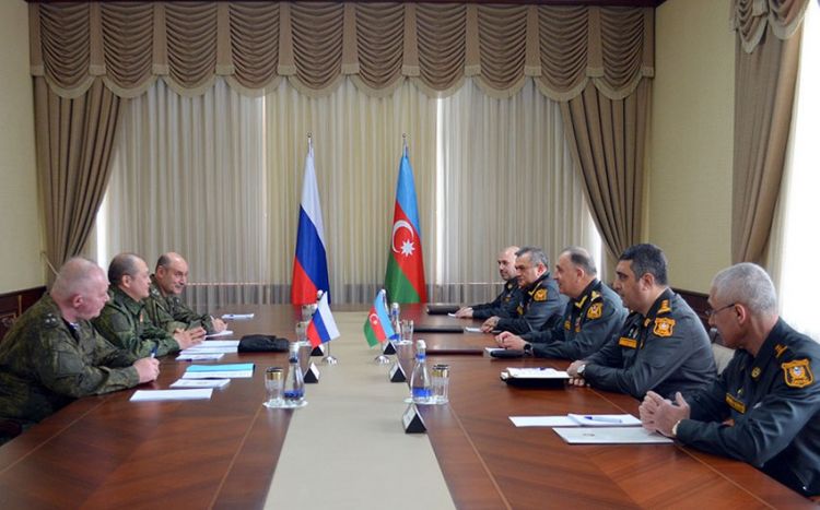Kərim Vəliyev rus generalla erməni silahlıların Qarabağdan çıxarılmasını müzakirə etdi