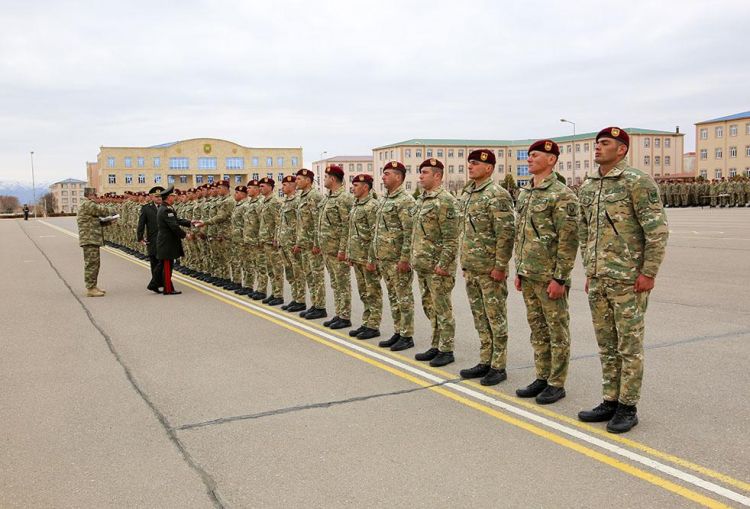 Vətən müharibəsində iştirak edən hərbçilər təltif olunublar