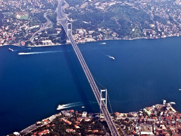 İstanbul Boğazı mina təhlükəsinə görə bağlanıb -  VİDEO