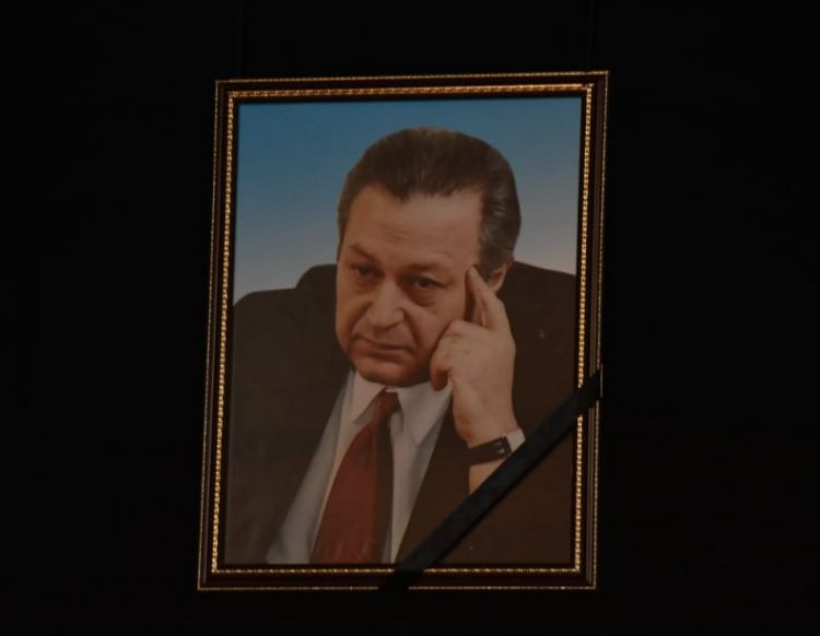 Prezident İlham Əliyev Ayaz Mütəllibovun vəfatı ilə bağlı nekroloq imzalayıb