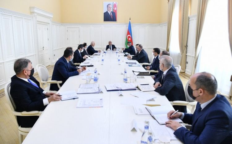 Baş nazir müşavirə keçirdi