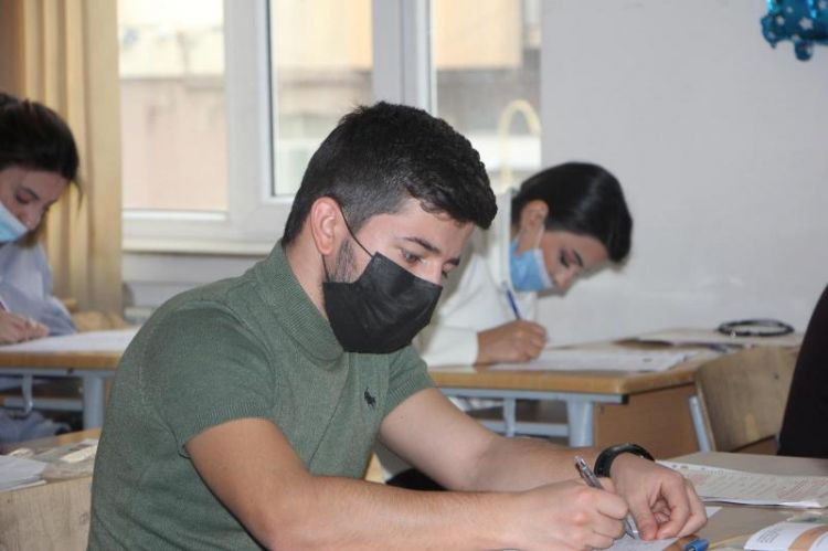Bir nəfər başqasının yerinə imtahana girmək istədi -  DİM