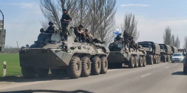 Rusiya hərbi texnikasının böyük karvanı Donbasa doğru hərəkət edir -  CNN