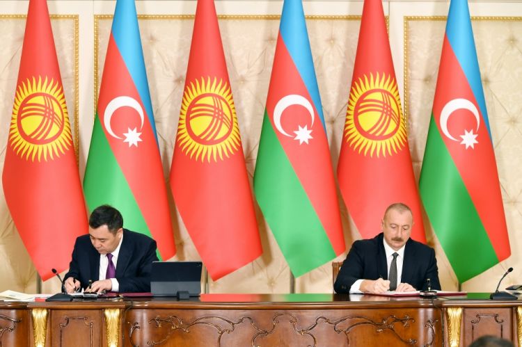 Azərbaycan və Qırğızıstan arasında 10 sənəd imzalanıb -  FOTO - Yenilənib Azərbaycan və Qırğızıstan arasında 10 sənəd imzalanıb -  FOTO - Yenilənib