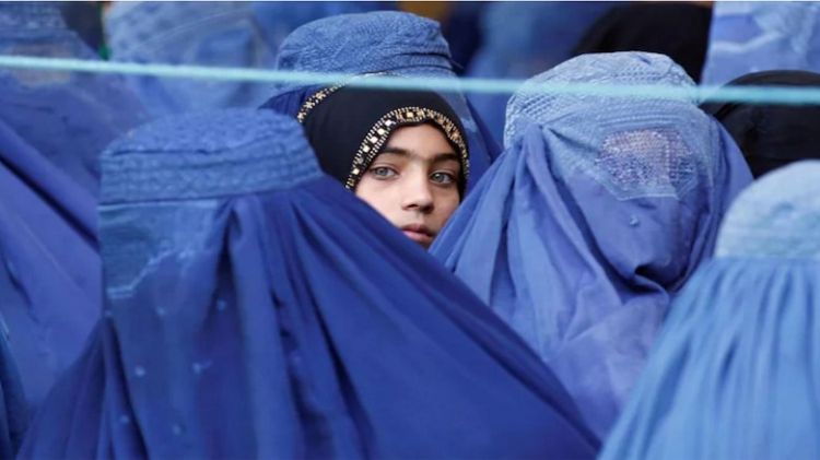 "Taliban" qadınlara üzlərini göstərməyi qadağan etdi