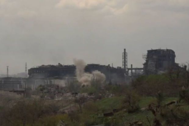 “Azovstal”ın bombalanmasının görüntüləri yayıldı -  VİDEO