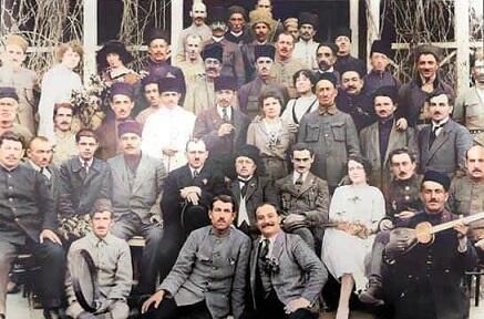 1919 28 may:  tarixi fotoda kimlər var?