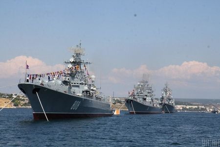 Rusiyanın bir neçə gəmisi işğal olunmuş Krıma geri çəkilib