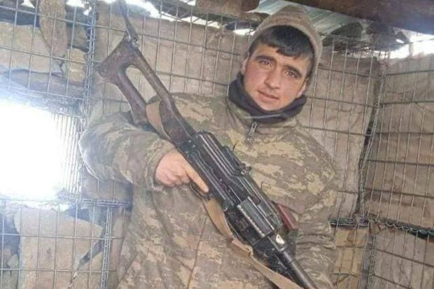 Bu gün özünü güllələyən əsgər bu məşhur nəsildəndir -  FOTO