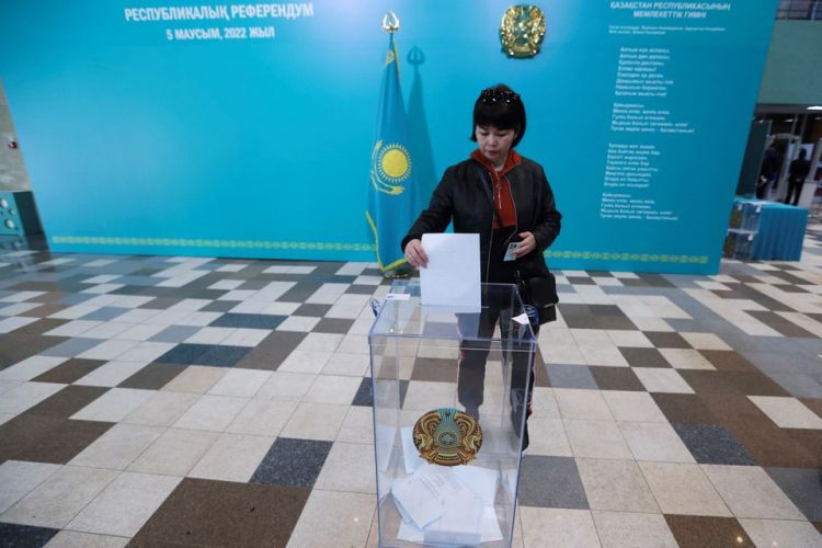 Qazaxıstanda referendum -  Seçicilərin neçə faizi səs verib?
