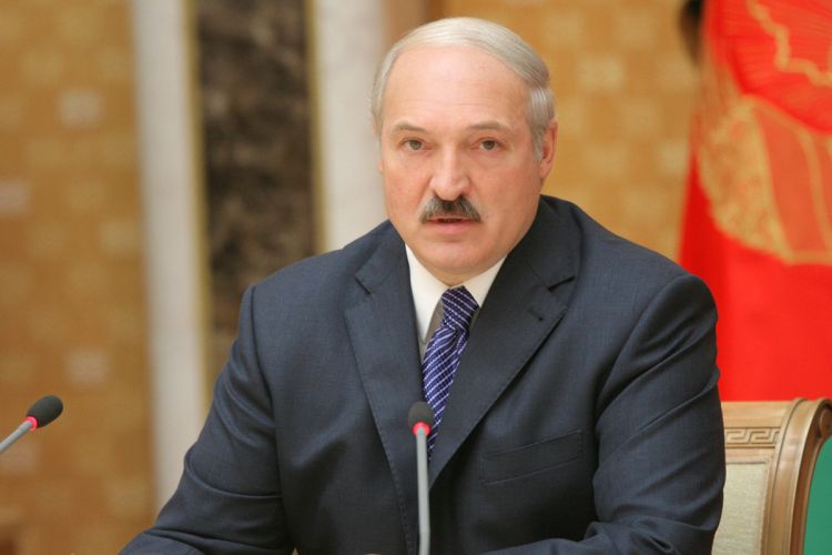 Lukaşenko: "Ukraynaya girmədən Kiyevi vuracağıq"