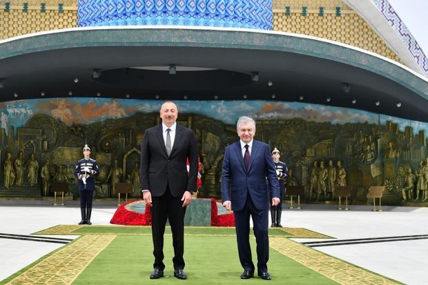 Azərbaycan Prezidenti Daşkənddə Müstəqillik abidəsini ziyarət edib -  YENİLƏNİB - FOTO
