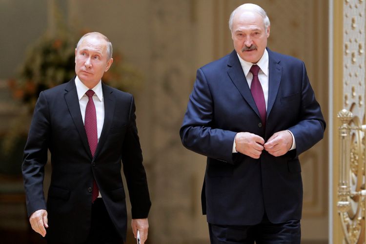 Lukaşenko Rusiyaya gedib