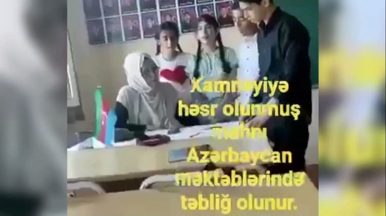 Yevlaxda şagirdlərə "Xamenei mahnısı" öyrədilir -  VİDEO Yevlaxda şagirdlərə "Xamenei mahnısı" öyrədilir -  VİDEO