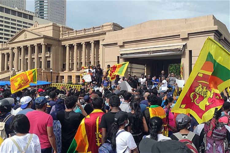 Şri-Lankada aksiyaçılar baş naziri də istəmir:  toqquşma başladı