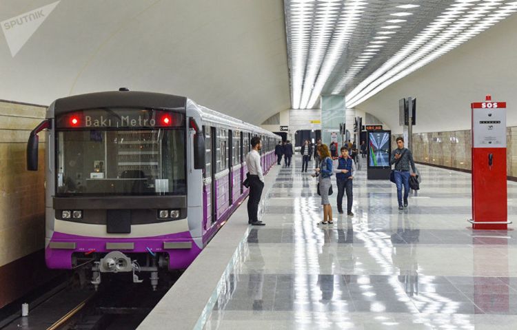 Bakı metrosunda sərnişinin halı pisləşdi