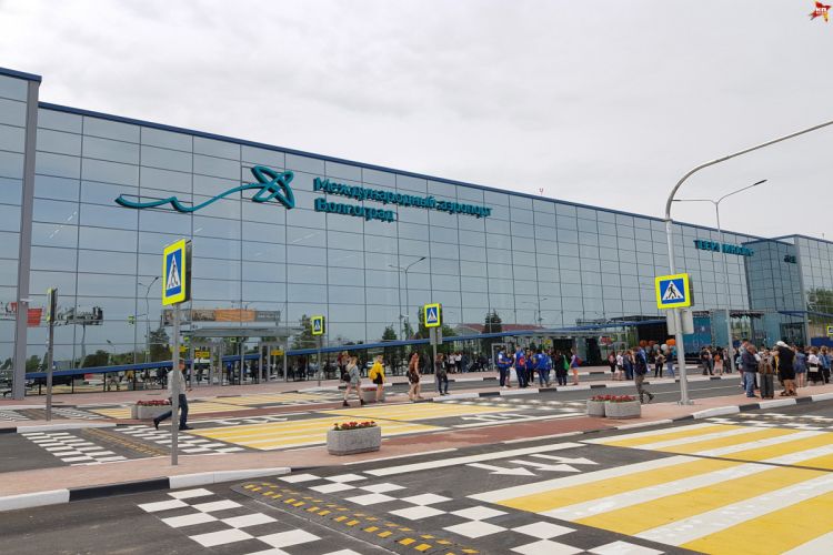 Volqoqrad aeroportu boşaldıldı: mina təhlükəsi...