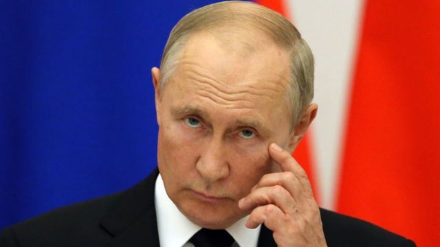 Putin ağcaqanadların hücumuna məruz qaldı -  VİDEO