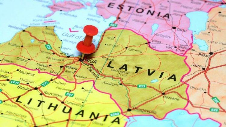 Latviya rus dilinin istifadəsini məhdudlaşdırır Latviya rus dilinin istifadəsini məhdudlaşdırır