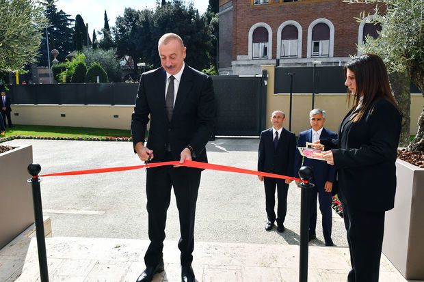 İlham Əliyev Romada səfirliyimizin yeni binasının açılışında iştirak edib - FOTO/VİDEO