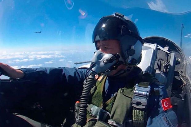 Hulusi Akar “F-16” ilə Egey səmasında - VİDEO Hulusi Akar “F-16” ilə Egey səmasında - VİDEO