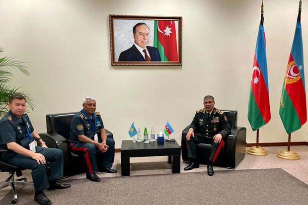 Zakir Həsənov qazaxıstanlı generalla görüşdü