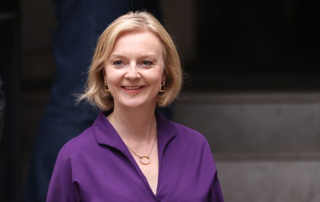 Liz Trass iqamətgahı qarşısında ilk dəfə çıxış edib 