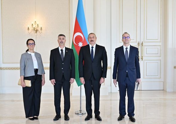 İlham Əliyev Macarıstanın yeni səfirini qəbul edib - FOTO İlham Əliyev Macarıstanın yeni səfirini qəbul edib - FOTO