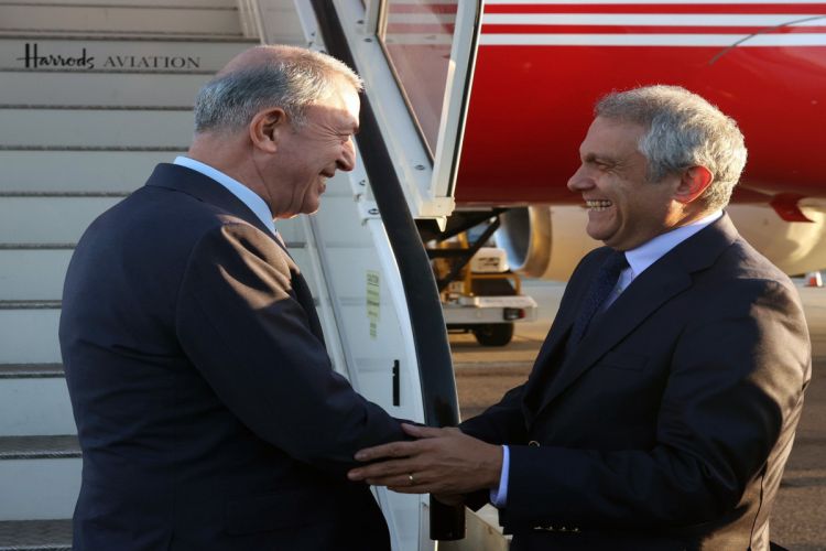 Akar britaniyalı həmkarı ilə regional müdafiə və təhlükəsizlik məsələlərini müzakirə edəcək Akar britaniyalı həmkarı ilə regional müdafiə və təhlükəsizlik məsələlərini müzakirə edəcək