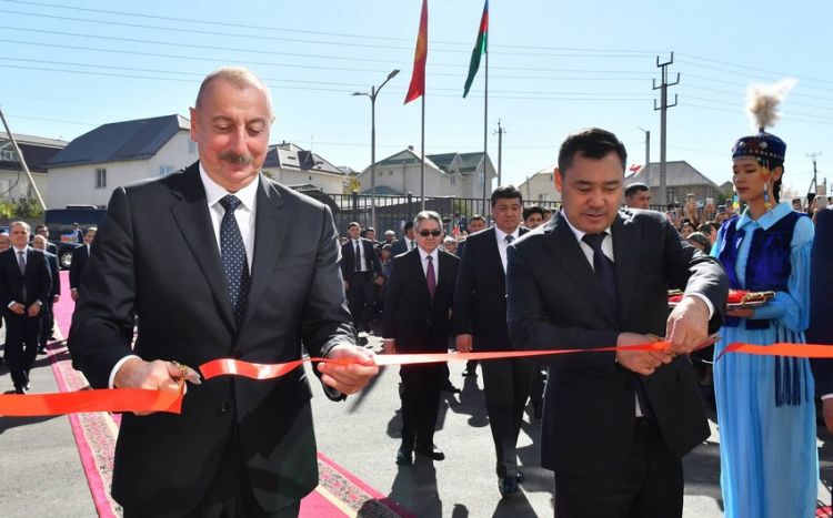 İlham Əliyev və Sadır Japarov Nizami Gəncəvi adına məktəbin açılışında iştirak edib - FOTO - Yenilənib