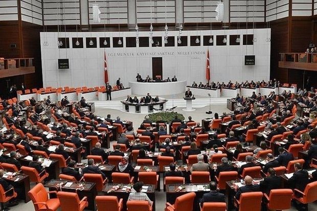 Yalan xəbərlərə görə həbs: TBMM dezinformasiyaya görə cinayət təqibini qanuniləşdirib