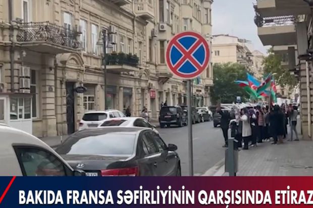 Bakıda Fransa səfirliyinin qarşısında etiraz aksiyası keçirilib - VİDEO