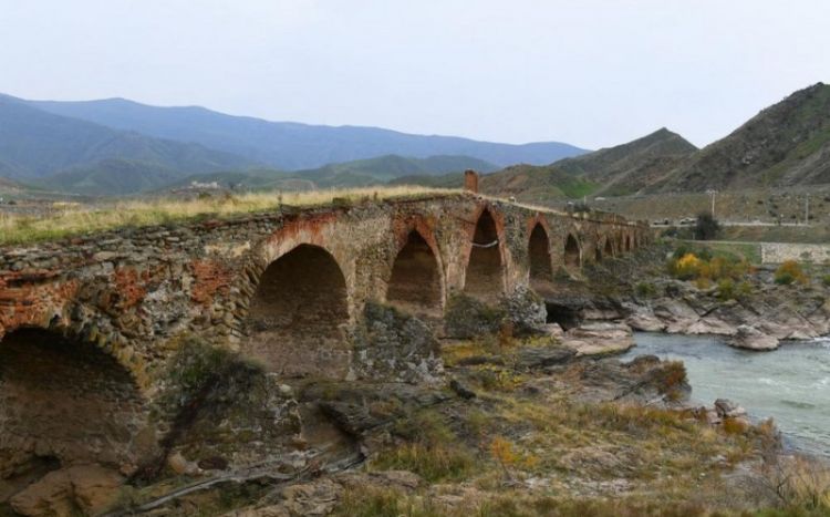 Xudafərin körpüsünün işğaldan azad olunmasından 2 il ötür