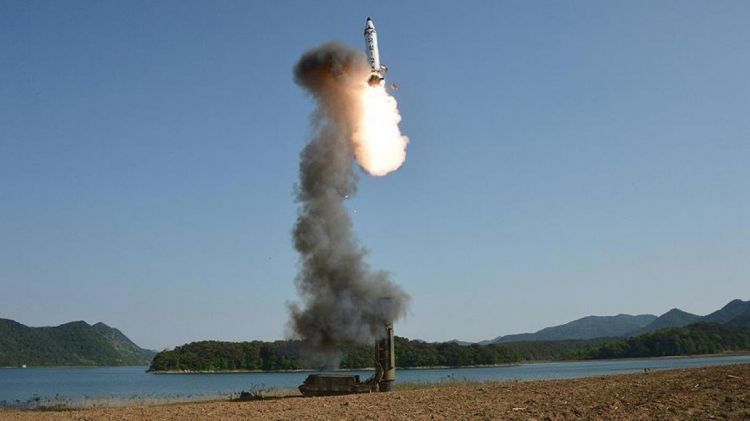 Şimali Koreya Cənubi Koreyaya 10 raketlə cavab verdi