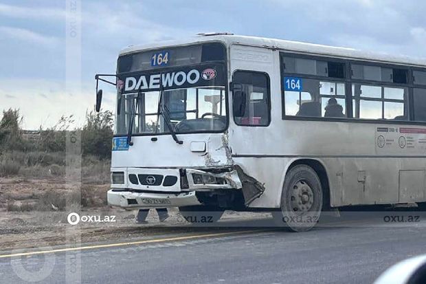 Bakıda sərnişin avtobusu “Mercedes”lə toqquşdu - FOTO