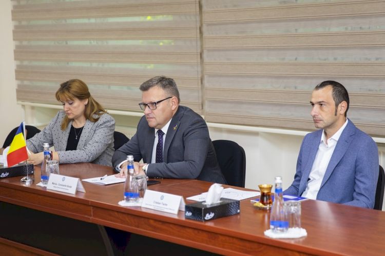 Rumıniya nümayəndə heyəti Dövlət Sosial Müdafiə Fondunda olub - FOTO Rumıniya nümayəndə heyəti Dövlət Sosial Müdafiə Fondunda olub - FOTO