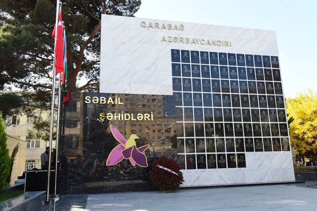 Vətən uğrunda canlarından keçən 91 şəhidin foto-güşəsi əks edilmiş abidə kompleksinin açılışı olub - FOTO