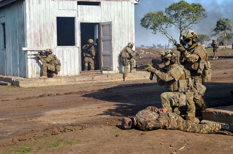 Müdafiə naziri cənub bölgəsində yerləşən hissə və birləşmələrin yoxlamasını həyata keçirib - FOTO - VİDEO Müdafiə naziri cənub bölgəsində yerləşən hissə və birləşmələrin yoxlamasını həyata keçirib - FOTO - VİDEO