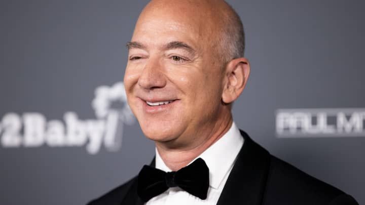 Bezos sərvətinin böyük hissəsini xeyriyyəçiliyə sərf edəcək Bezos sərvətinin böyük hissəsini xeyriyyəçiliyə sərf edəcək