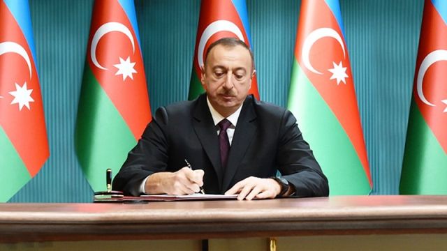 Prezident iki FƏRMAN imzaladı