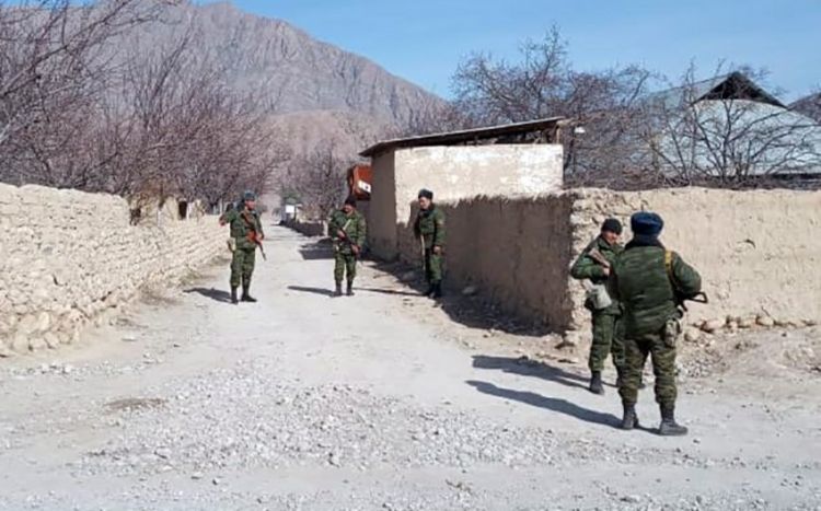 Qırğızıstan və Tacikistan sərhədində yerli sakinlər arasında münaqişə baş verib Qırğızıstan və Tacikistan sərhədində yerli sakinlər arasında münaqişə baş verib