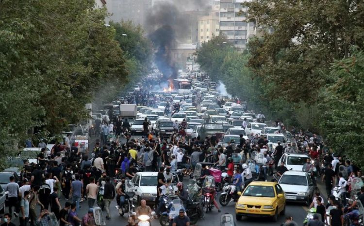 İranda etirazçılar əhalini üçgünlük tətilə çağırıblar