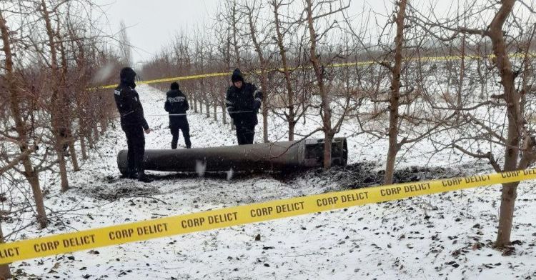 Rusiyanın Ukraynaya atdığı raketlərdən biri Moldova ərazisinə düşüb - FOTO