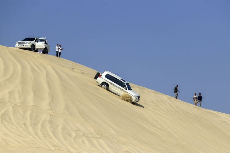 Qətərə gələn futbolsevərlərin safari əyləncəsi - FOTO Qətərə gələn futbolsevərlərin safari əyləncəsi - FOTO