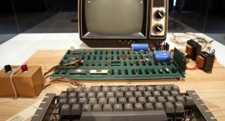 Stiv Cobsun “Apple-1” kompüteri hərracda satıldı